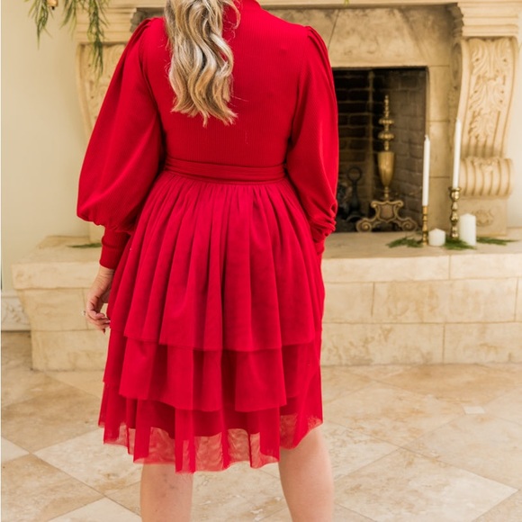 Short Cosette Dress In Red - Picture 3 of 7
